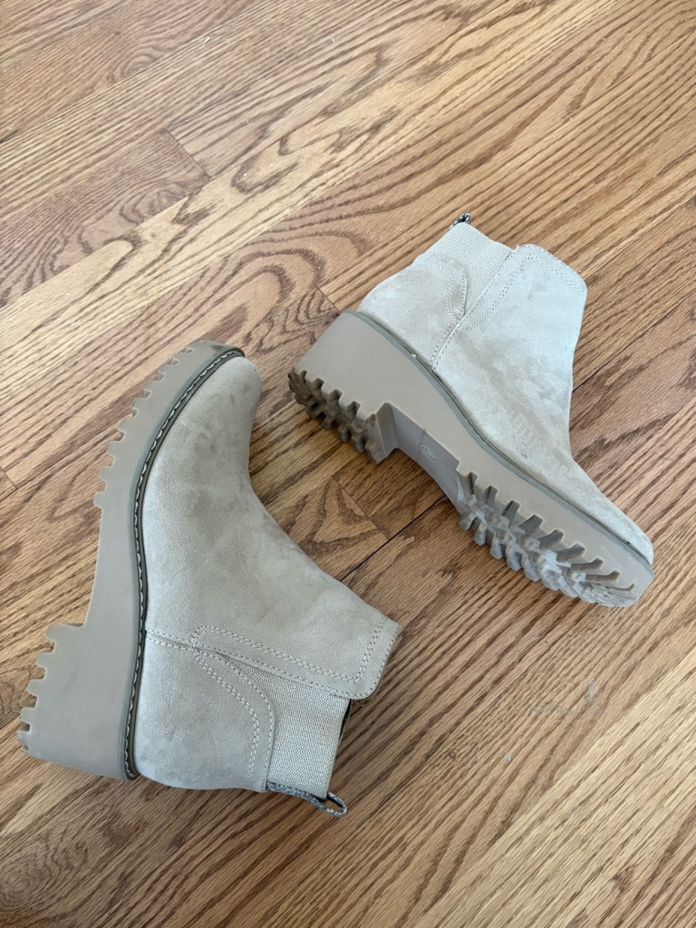 Boots - Picture 3 of 8